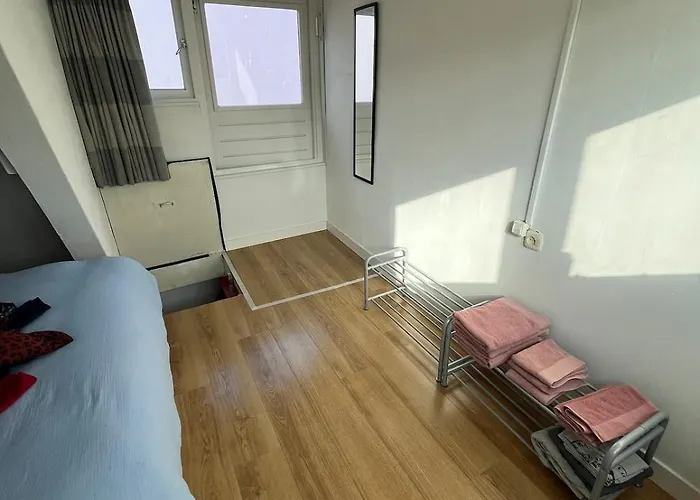 Cute House In The Centre With Terrace لاهاي