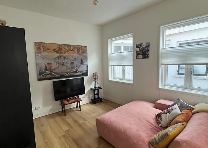 Cute House In The Centre With Terrace Апартаменты *