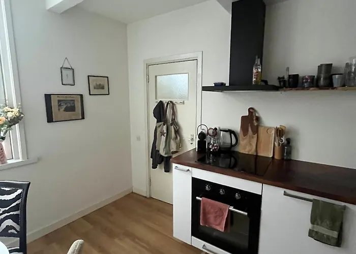 Апартаменты Cute House In The Centre With Terrace