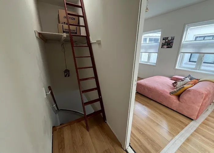 Апартаменты Cute House In The Centre With Terrace *